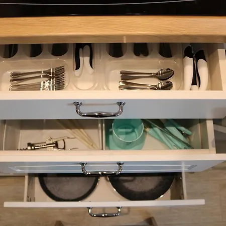 - Lets4holiday Apartment *