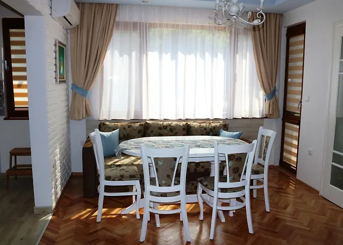 - Lets4holiday Апартаменты Варна