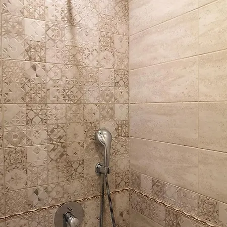 - Lets4holiday Apartment