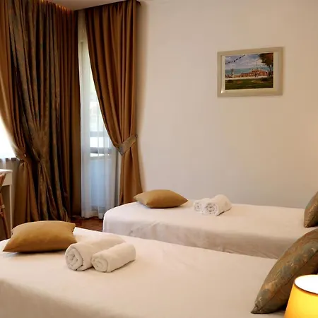 - Lets4holiday Apartment