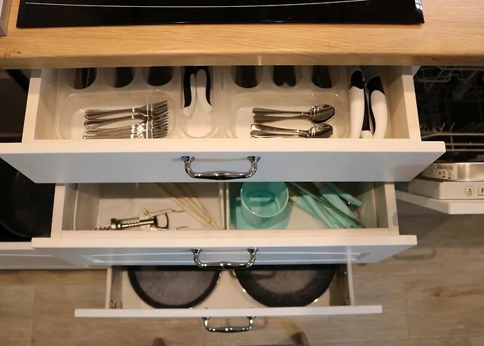 - Lets4holiday Apartment *