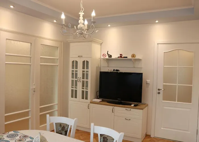 - Lets4holiday Apartment