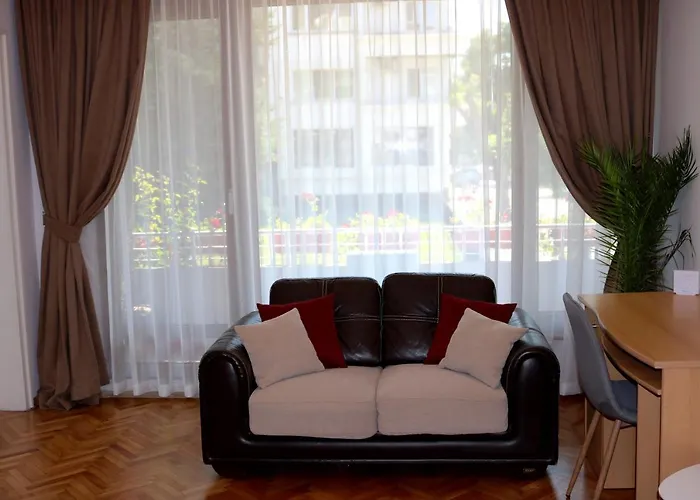 - Lets4holiday Apartment